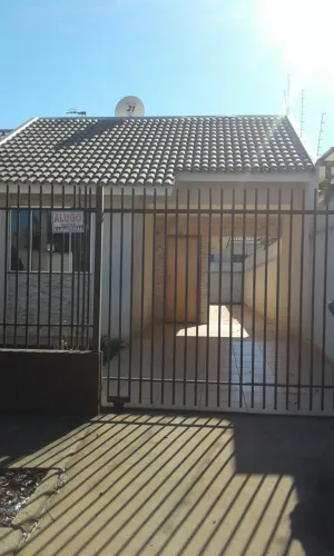 Alugo Casa com 3 Quartos