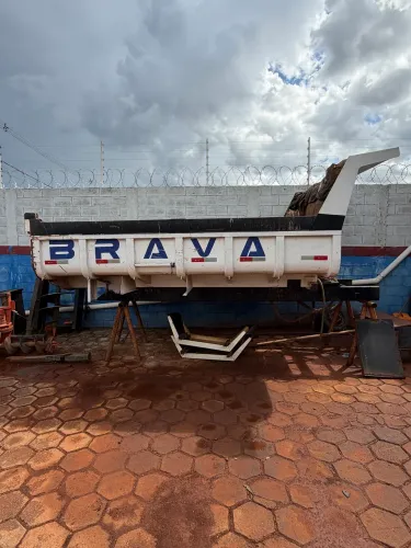 Carroceria caçamba basculante toco