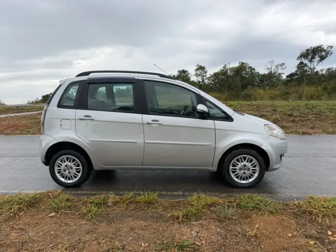 Fiat Idea Attractive 1.4 Fire Flex 8V 5P 2011