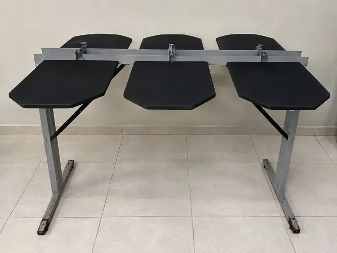 Mesa com 6 berços pra estampa de camisetas