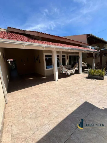 Casa à venda em Porto Belo, Balneário Perequê, com 3 quartos, 170m²