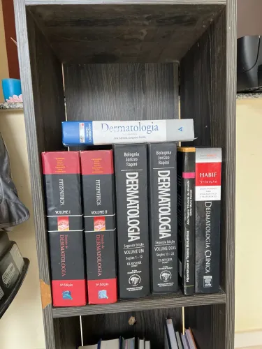 Acervo de livros de Medicina estética e dermatologia