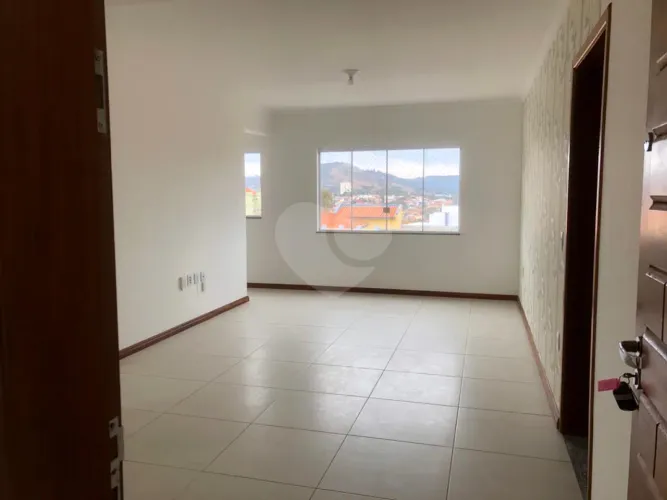 Apartamento para alugar com 2 quartos no condomínio Íris, São Roque - SP