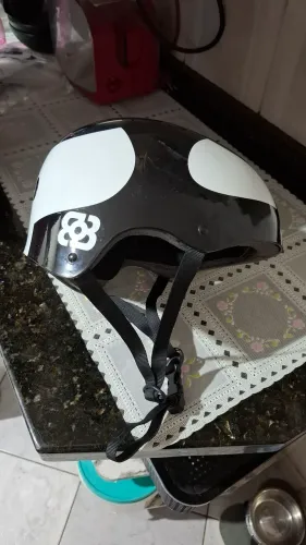 Capacete modelo Bob Burnquist