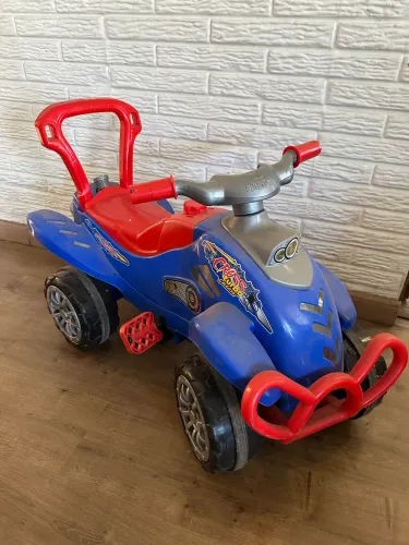Carrinho Quadriciclo Calesita Cross Legacy Empurrador e Pedal