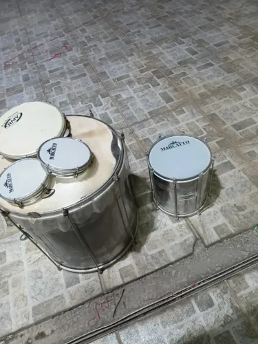 Instrumentos de percussão. 