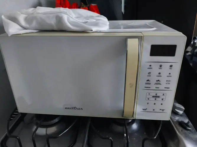 Microondas Britânia 