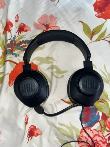 JBL Quantum 100 Headset ( com fio )
