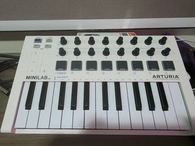 Vendo arturia minilab seminovo
