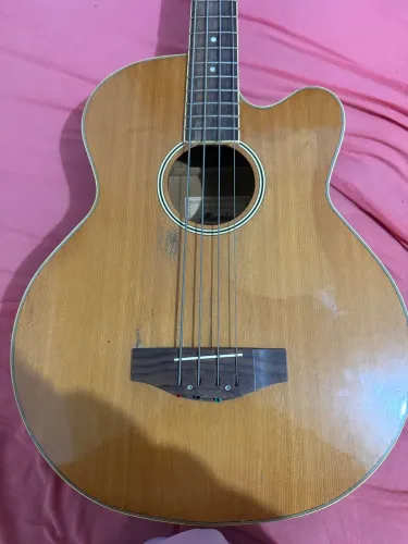 Contra baixo acústico