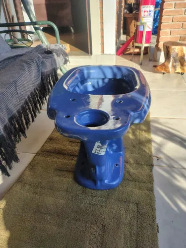 Vaso sanitário marca ucasa Sabatini pra caixa aclopada na cor azul