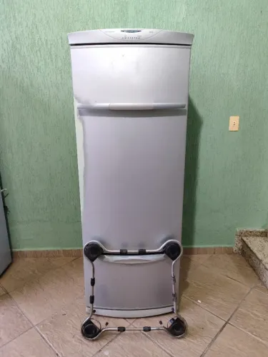 Geladeira Brastemp 330L + Suporte c/ Rodinhas - Funcionando 127V