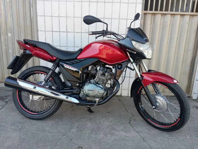 Titan mix impecável e única 
