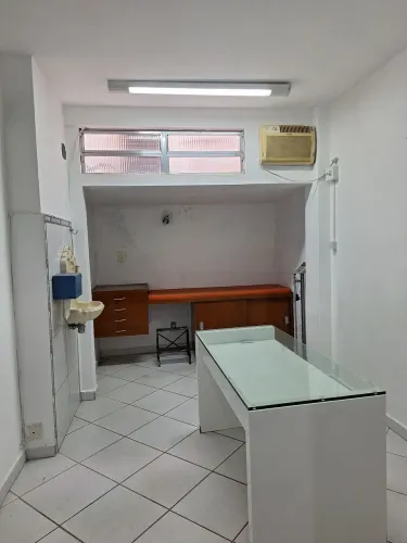 Mesa para escritório branca com vidro