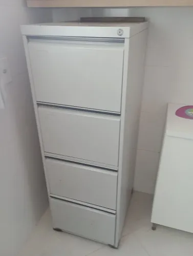 Armário de aço de 4 gavetas usado
