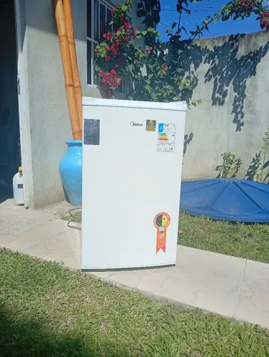 FRIGOBAR MIDEA 124 LTS.