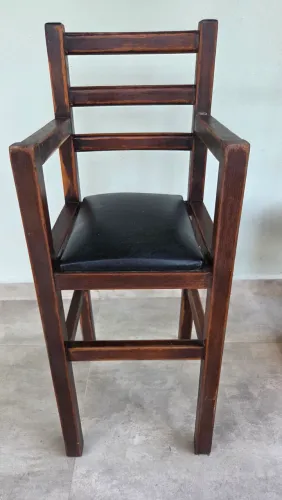 Cadeirão de mandeira