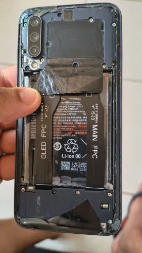 Xiaomi Mi 9 Lite precisa trocar tela.