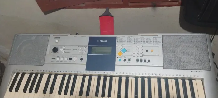 Teclado Yamaha psre 323