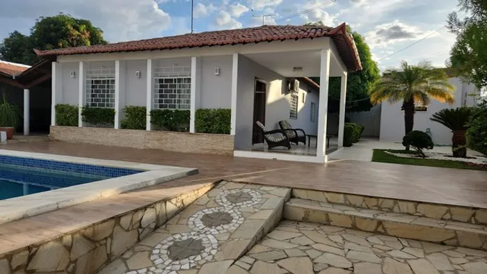 Vende-se ou aluga- se, casa no bairro Country Club 