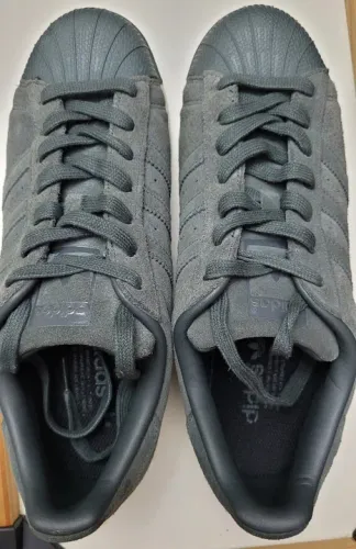 Tênis Adidas Original Superstar masculino camurça verde .