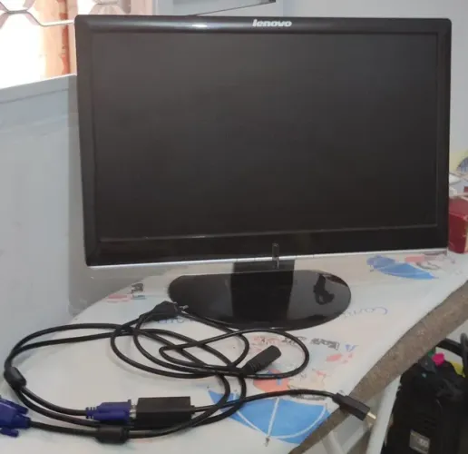Monitor Lenovo D1960WA 19" Wide Base Fixa VGA semi-novo
