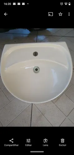 Lavatório Deca  cor creme 