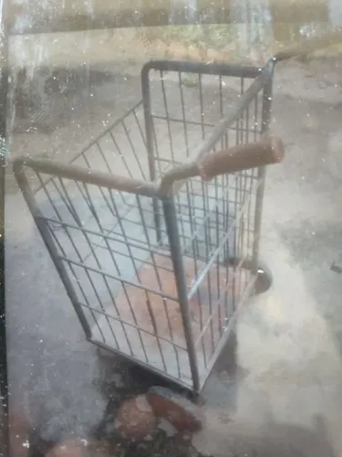 carrinho de bebidas em bom estado 