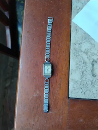 Relógio feminino classic 15 rubis antigo