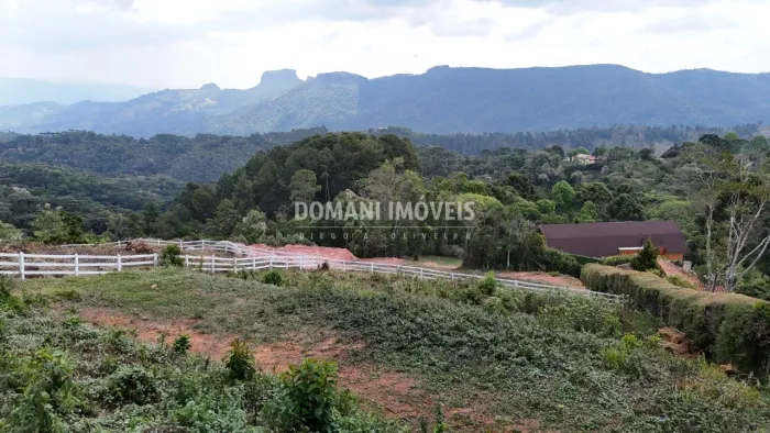 Lindo Terreno com Vista para a Pedra do Baú em Campos do Jordão/SP