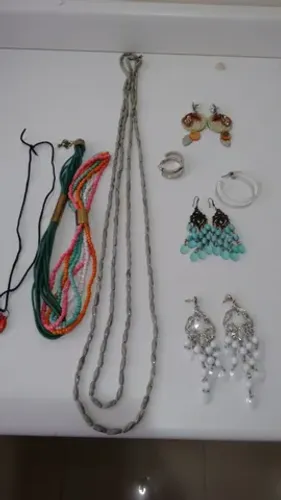 Bijouterias em geral: Brincos, colares, argolas, "bico de pato", etc.  A partir de R$ 4,00