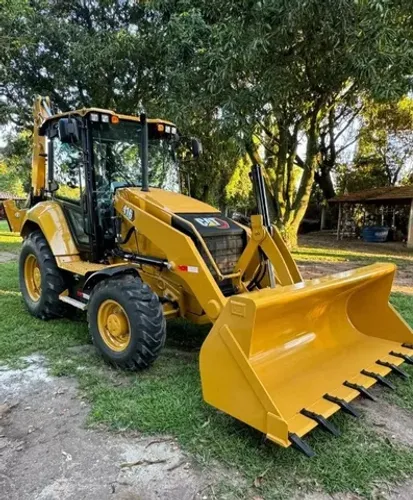 Retroescavadeira Caterpillar 