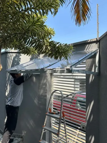 Toldo em policarbonato porta 