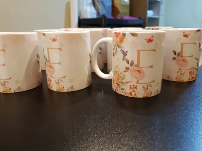 Caneca personalizada com nome e letra inicial