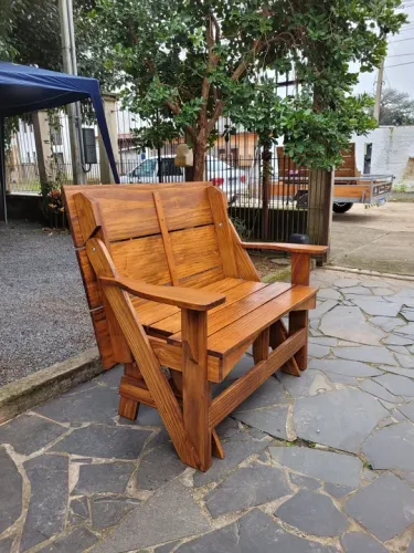Banco de Madeira Maciça com Mesa Dobrável