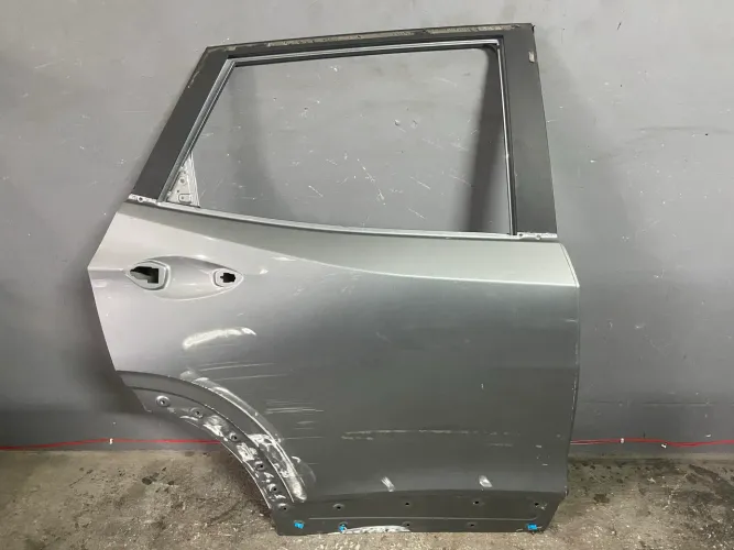 Porta Chevrolet Tracker 2020 2021 2022 2023 2024 Traseira Lado Direito 