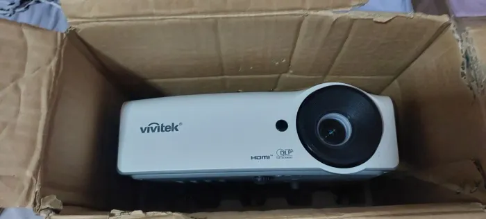 Projetor Vivitek D554 na Caixa com todos acessórios. 3 mil Lumens. Ótimo Projetor.