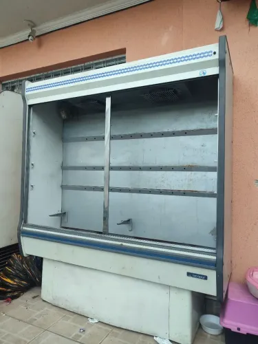 Geladeira Funcionando Vitrine Refrigerada Expositora Sem Vidro com Detalhes 