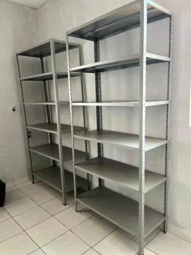 Prateleira de aço