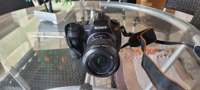 Vendo Câmara cx350 profissional com lente, bateria com carregador e demais acessórios. 