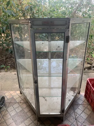 Expositor de vidro com alumínio