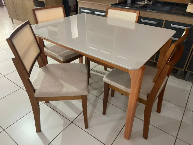 Mesa de jantar com 4 cadeiras assento estofado o