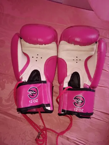 Luvas de Boxe 12 OZ Rosa naja + bandagem rosa + bermuda rosa 
