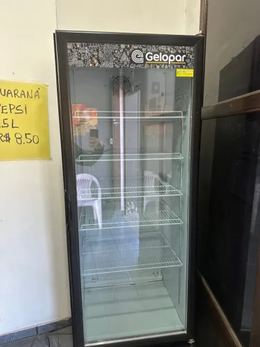 Geladeira Expositora Gelopar GPTU-40 PR