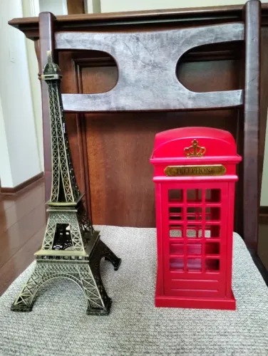 Torre Eifel e Cabine Telefônica