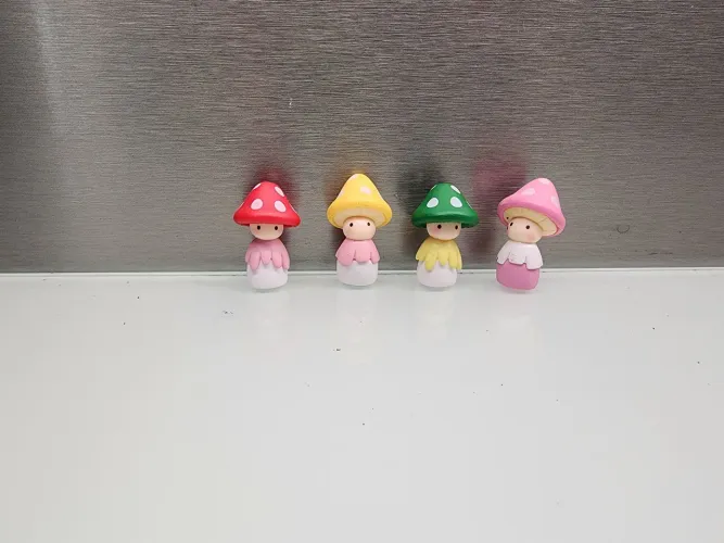 Kit 4 miniaturas de cogumelo para decorar terrários ou jardins