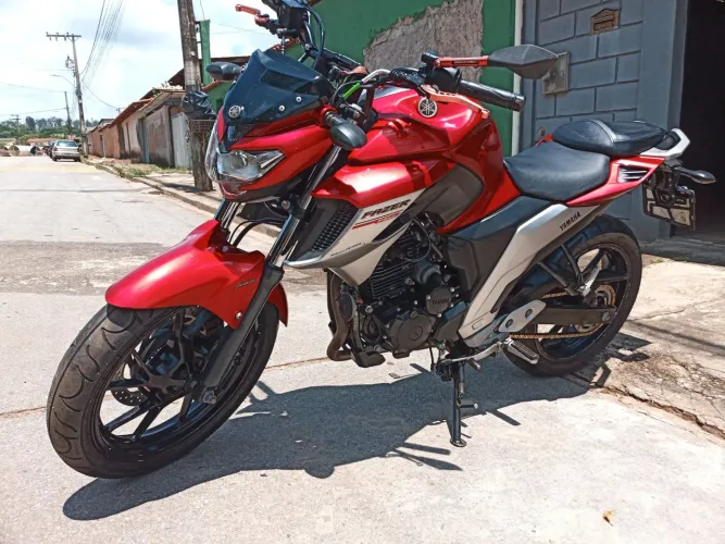 Fazer FZ25 semi nova.