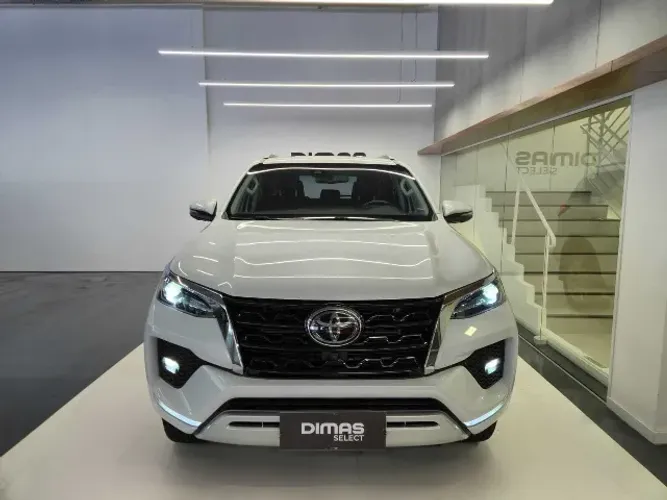 Toyota Hilux SW4 SRX Plat. 4X4 2.8 TB Die. Aut. 2023