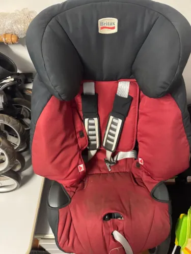 Cadeirinha para bebê em automóvel