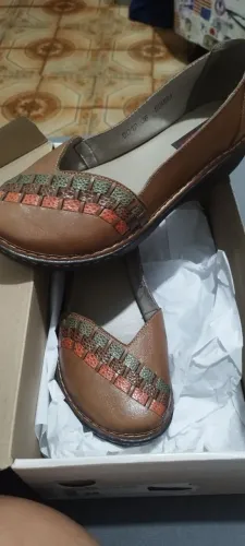 Sapato de couro feito a mão